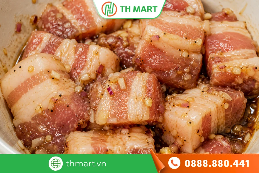 Nên ướp thịt kho tàu từ 30-60 phút trước khi kho để thịt thấm đều gia vị