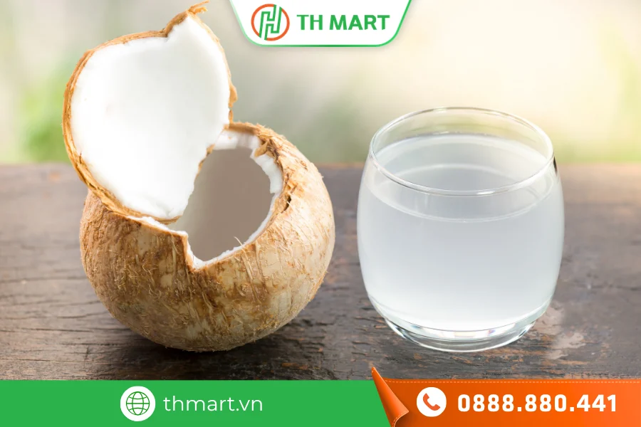 Kho thịt kho tàu cùng nước dừa giúp thịt ngọt tự nhiên, dậy mùi thơm
