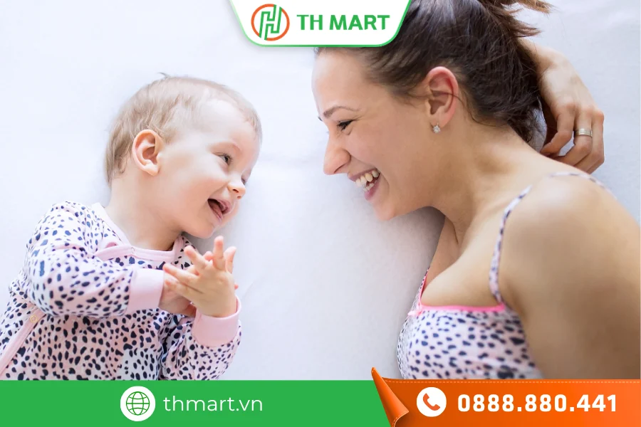 Khi dạy bé tập nói cần nói to, chậm, rõ chữ để bé bắt chước