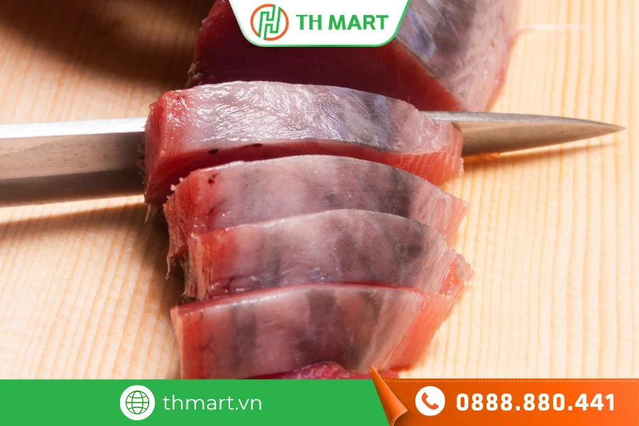 Dao sashimi thường được làm từ hai loại thép phổ biến: Thép carbon và thép không gỉ