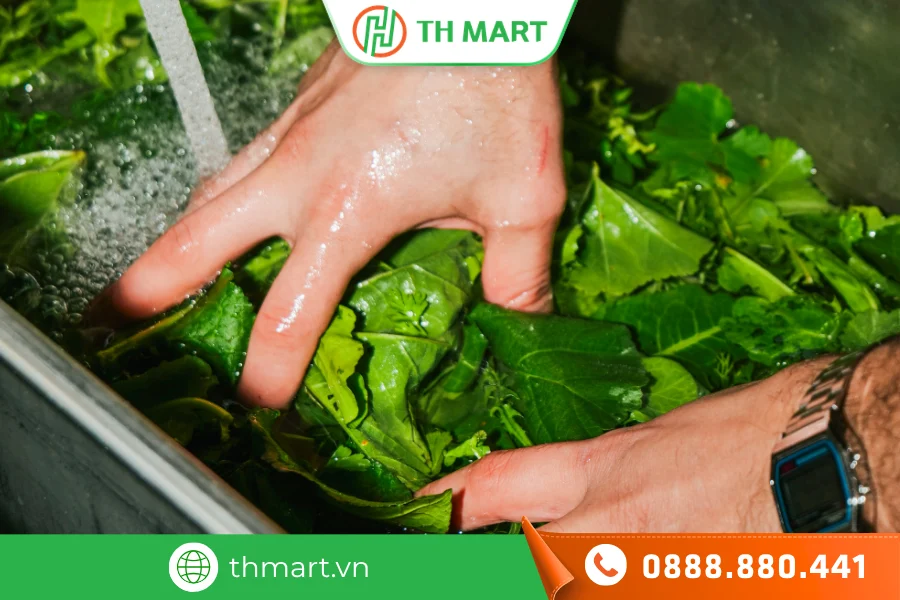 Ngâm rau bằng nước muối không loại bỏ hoàn toàn thuốc bảo vệ thực vật