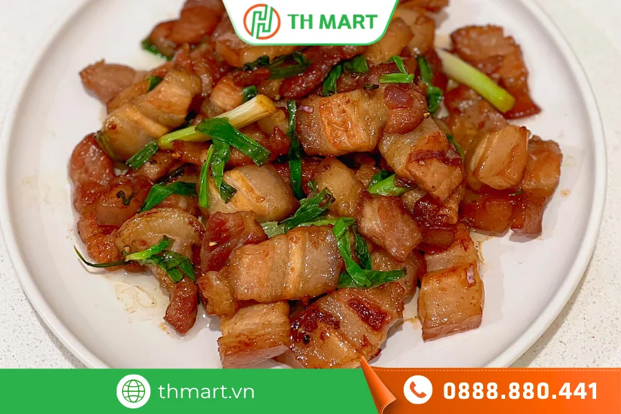 Trong 100g thịt ba chỉ rang cháy cạnh có khoảng 12-16g protein