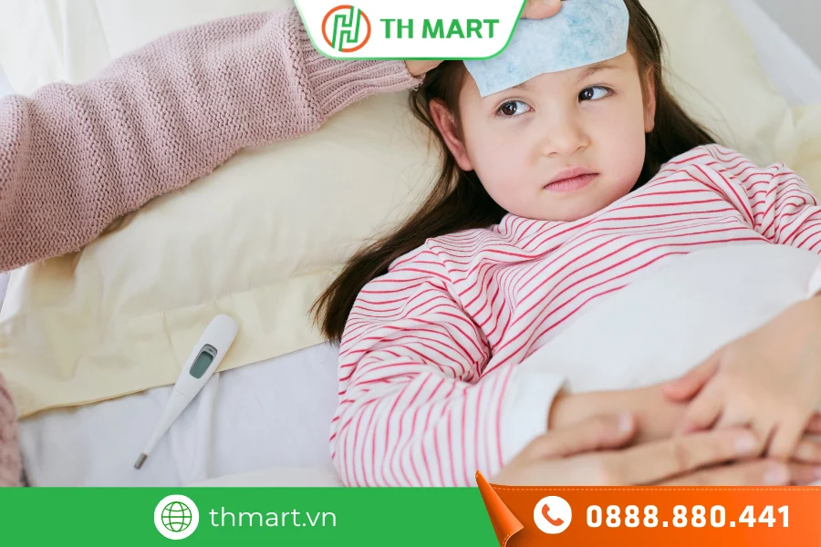 Ba mẹ cần hạ sốt đúng cách khi trẻ bị chân tay miệng