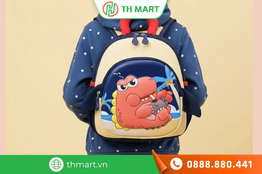 Bố mẹ nên ưu tiên chọn balo nhẹ để bảo vệ cột sống bé