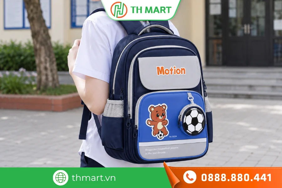 Với các bé trai THCS nên chọn balo có thiết kế hiện đại, nhiều ngăn
