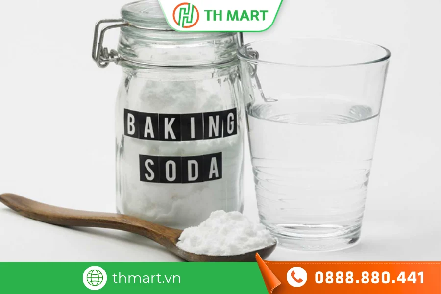 Mách bạn cách tẩy mốc balo đơn giản, hiệu quả tại nhà 4 Sử dụng baking soda để tẩy mốc cho balo được nhiều người áp dụng