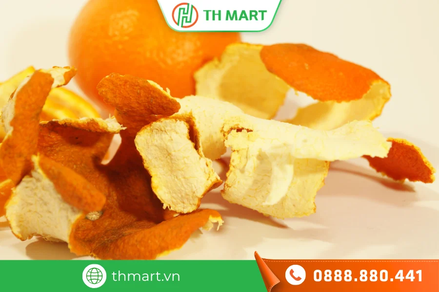 Top 5 cách khử mùi ẩm mốc trong phòng kín đơn giản, hiệu quả 6 Tinh dầu vỏ cam chứa hợp chất d-limonene giúp khử mùi hôi hiệu quả