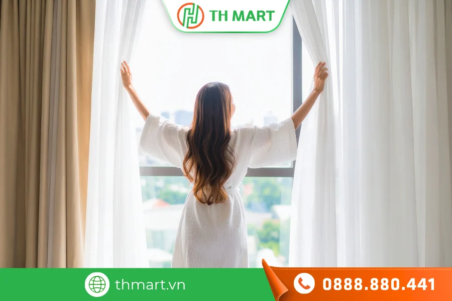 Top 5 cách khử mùi ẩm mốc trong phòng kín đơn giản, hiệu quả 9 Thường xuyên mở cửa sổ, cửa phòng để không khí lưu thông tốt hơn, loại bỏ mùi hôi